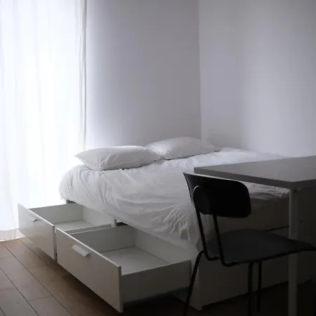 Torunska White Apartment